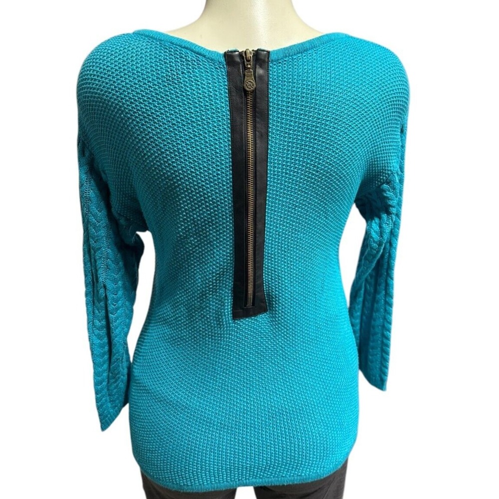 Nicole‎ by Nicole Miller Women's Sweater Size M Blue Zip Back Cable Knit Sleeve